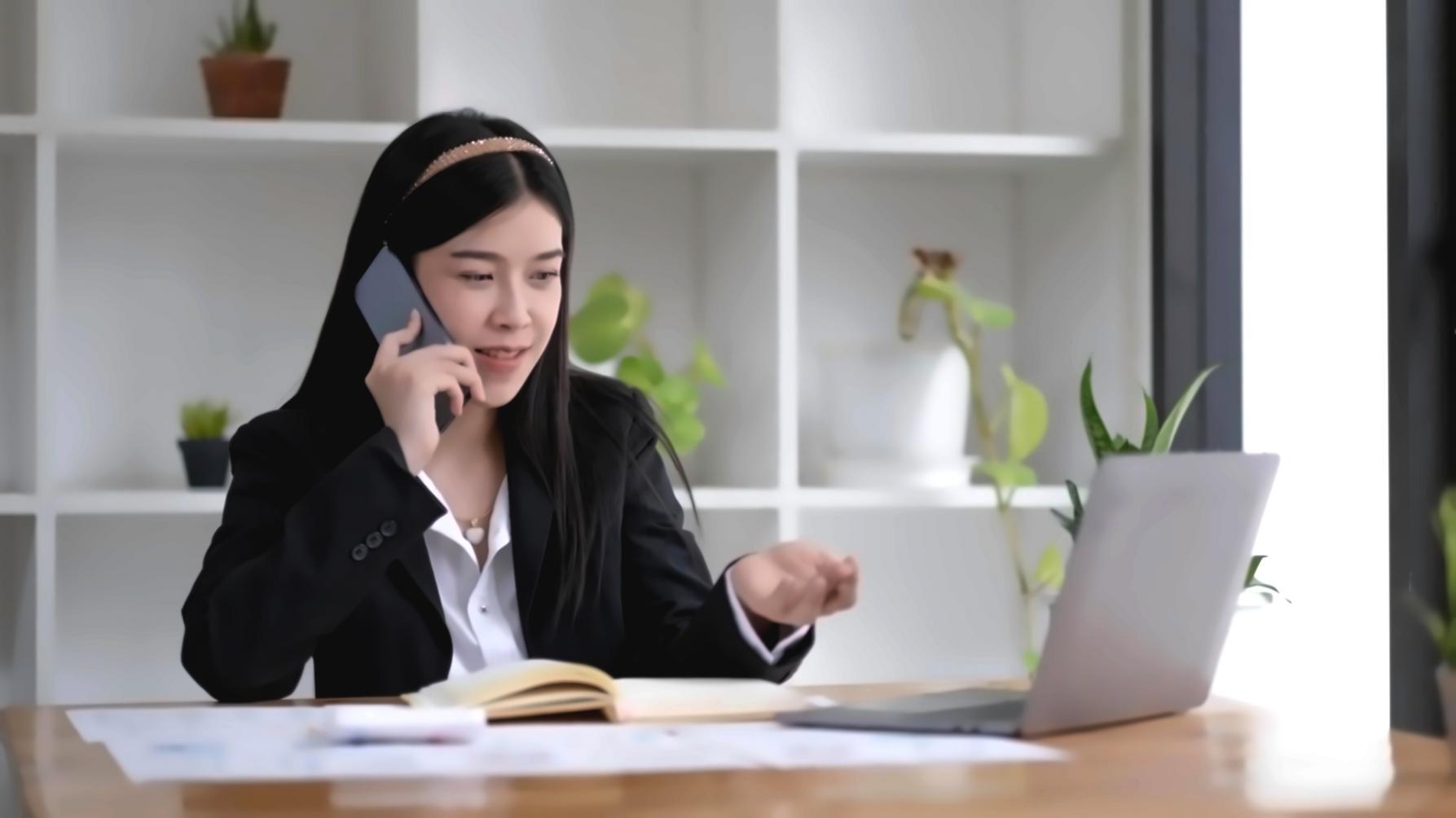 Estación de trabajo forense con herramientas de análisis de dispositivos IoT